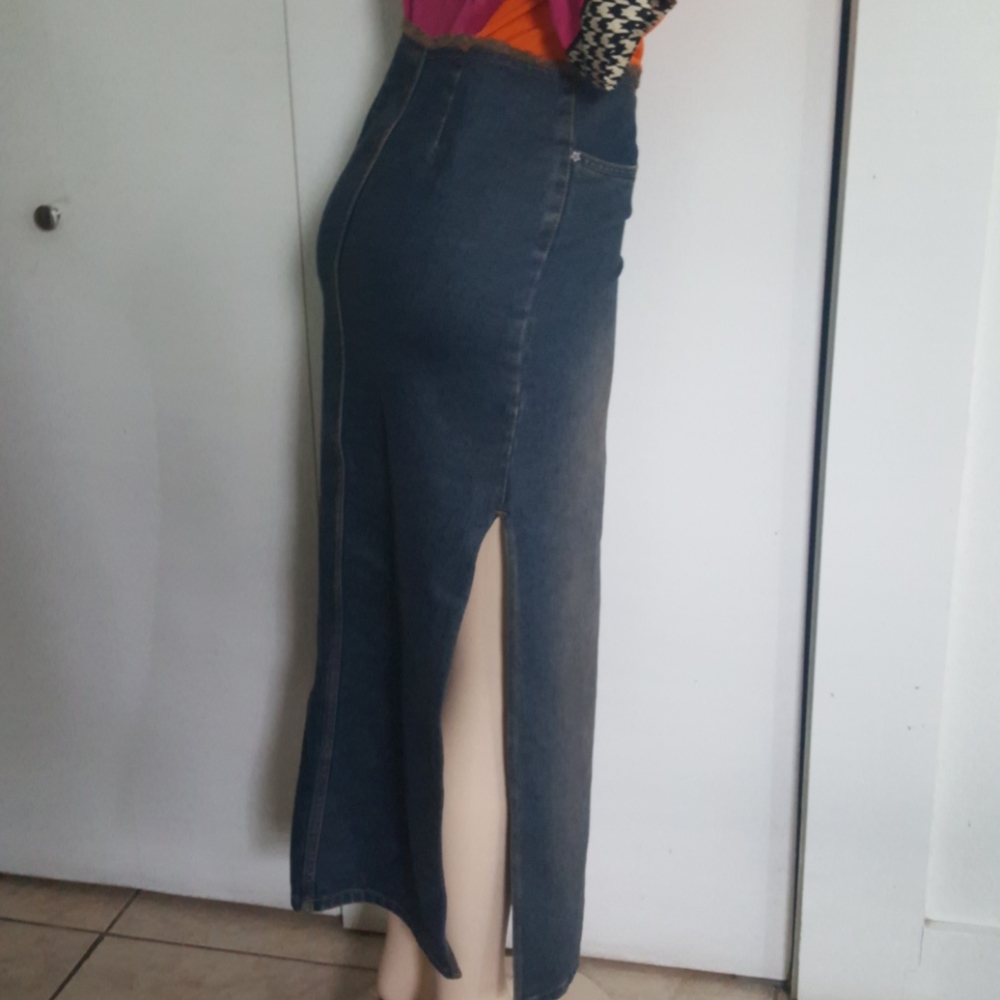 Skirts - Picture 3 of 12